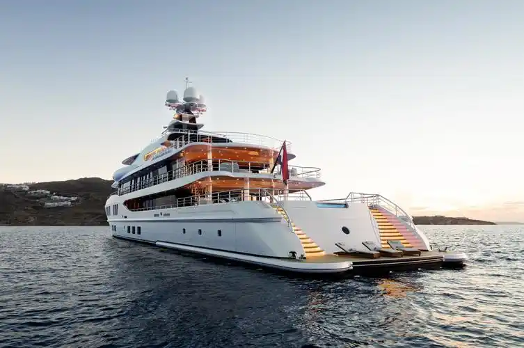 浪漫游艇，适合蜜月度假