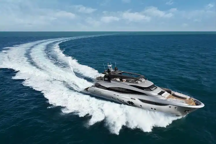 大型豪华游艇，适合私人派对